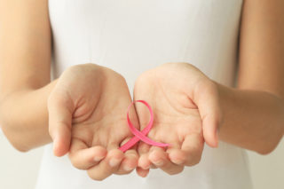 O outubro rosa incentiva as mulheres a se prevenirem contra o câncer de mama